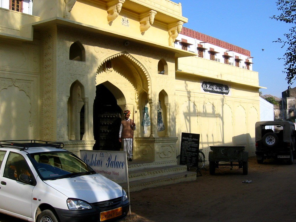 Entrance to
                  the Pushkar Palace